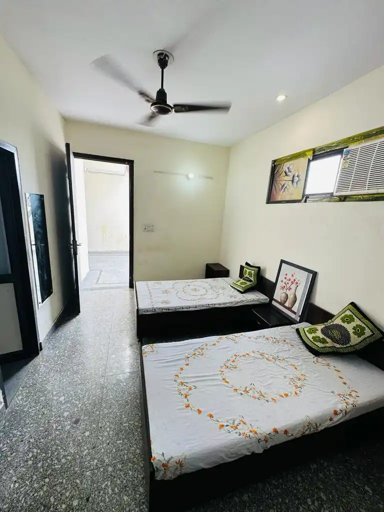 HouStay Girls PG DLF IV - Image 10