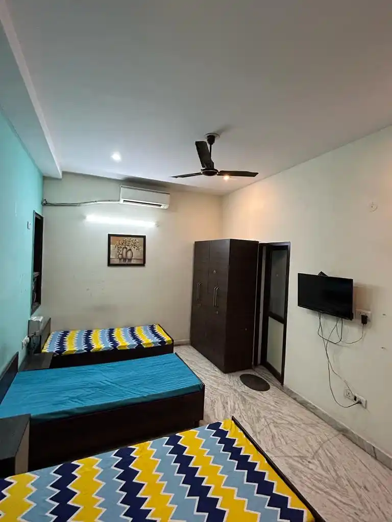 HouStay Girls PG DLF IV - Image 12