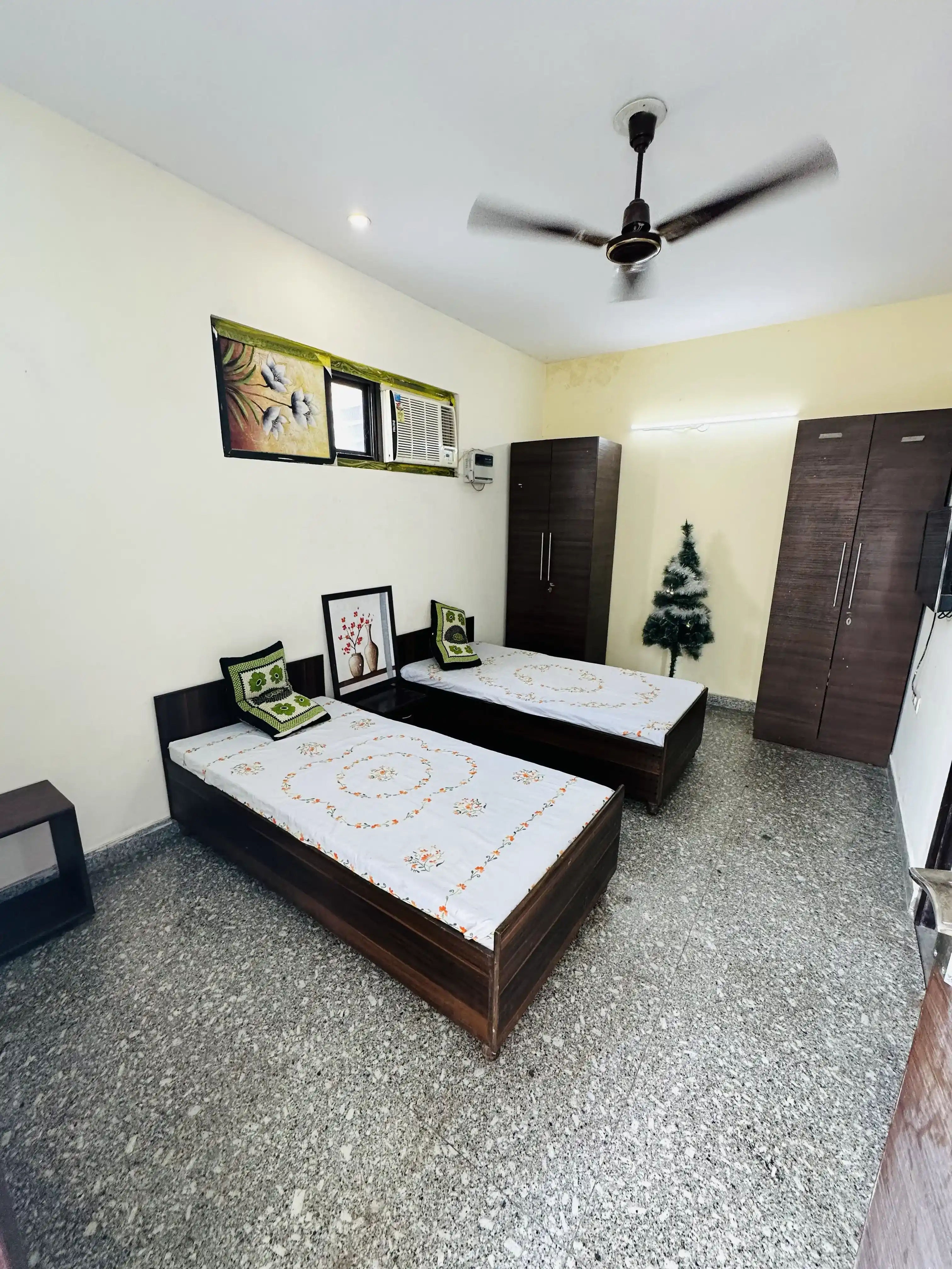 HouStay Girls PG DLF IV - Image 19