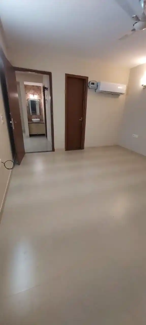 3BHK Semi Furnished Flat RentDoor-SEC-31-490 Photo 5 3BHK Semi Furnished Flat RentDoor-SEC-31-490 Photo 5