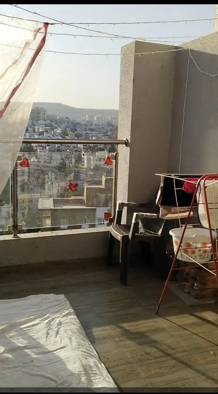 Bee Urban Karan Clarissa Photo 2 Bee Urban Karan Clarissa Photo 2