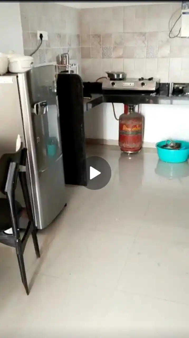 Bee Urban Karan Clarissa Photo 3 Bee Urban Karan Clarissa Photo 3