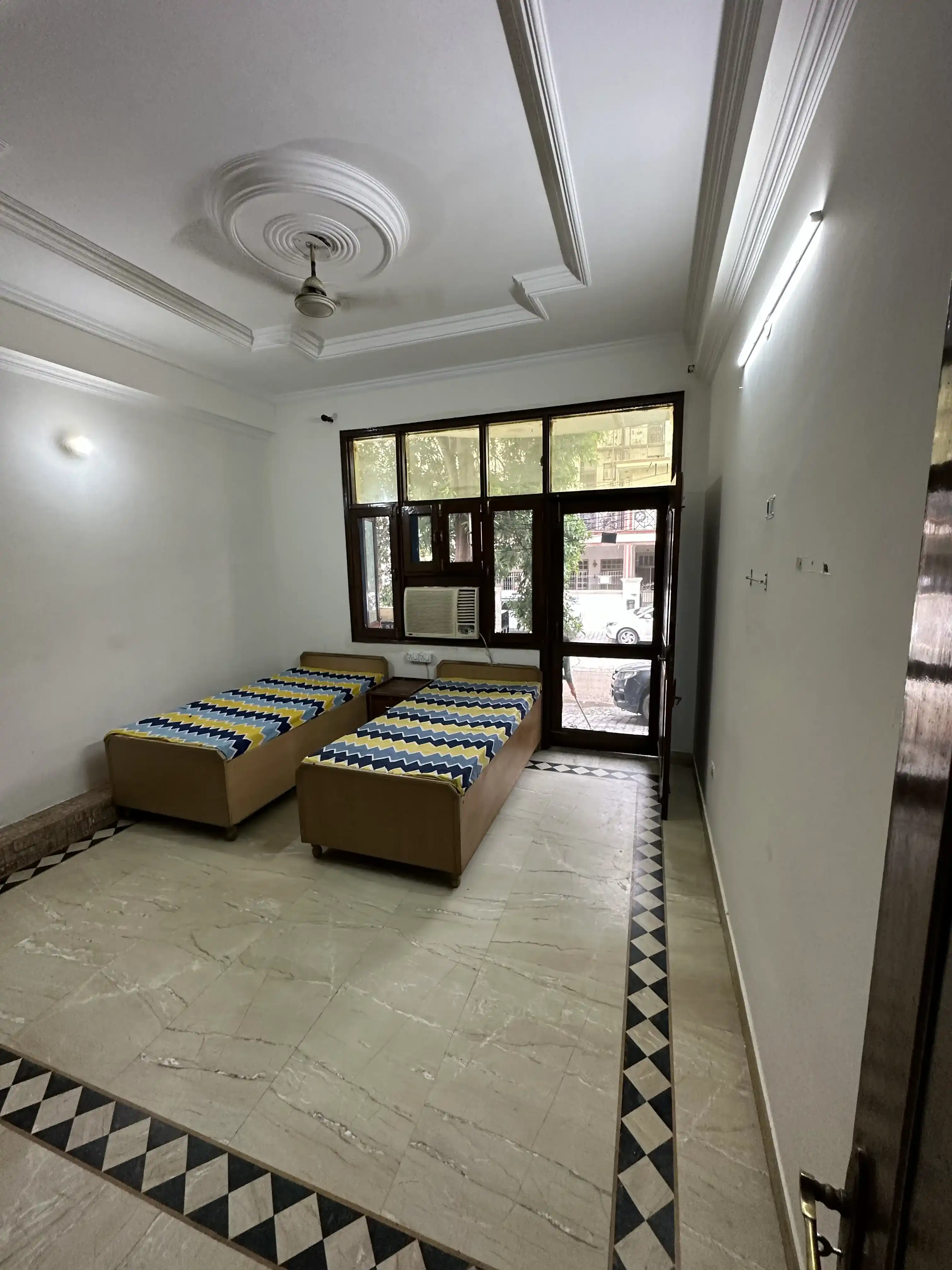 HouStay Girls PG MG Road - Image 8