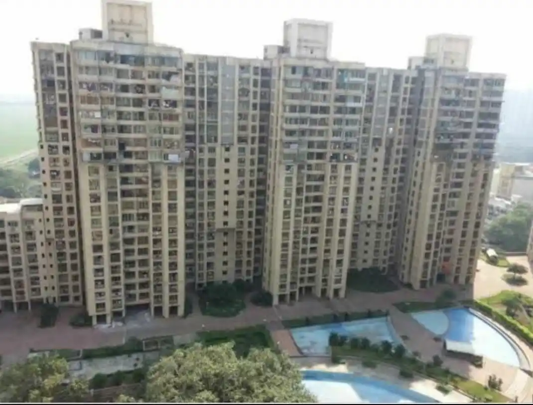 Mass U Foria E 702 KURLA Photo 5