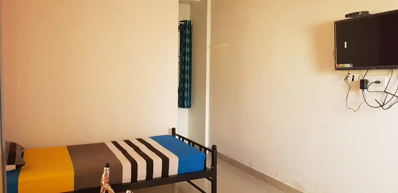 Vilaasa B Hoodi - Image 12