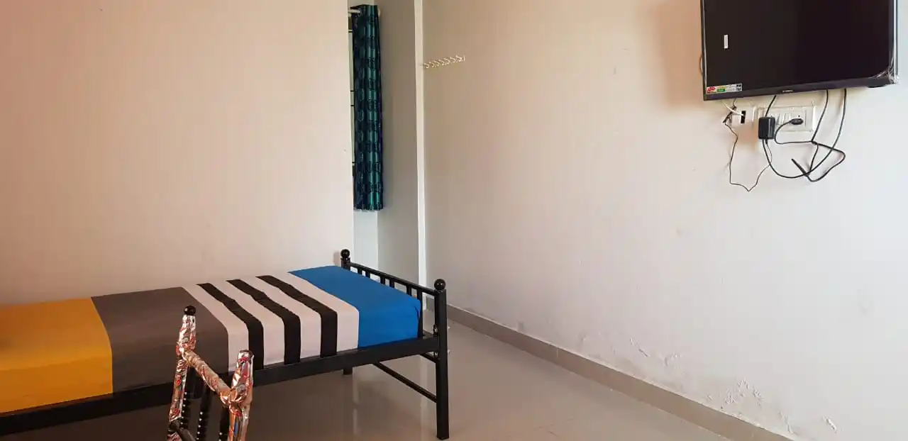 Vilaasa B Hoodi - Image 8
