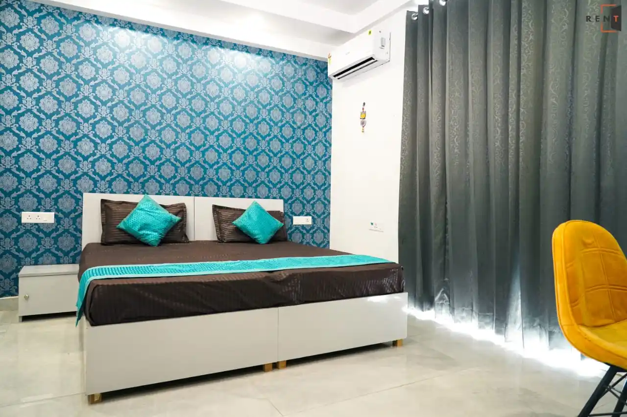 1Rk & Studio Premium -RentDoor SEC-46-1410p Photo 1