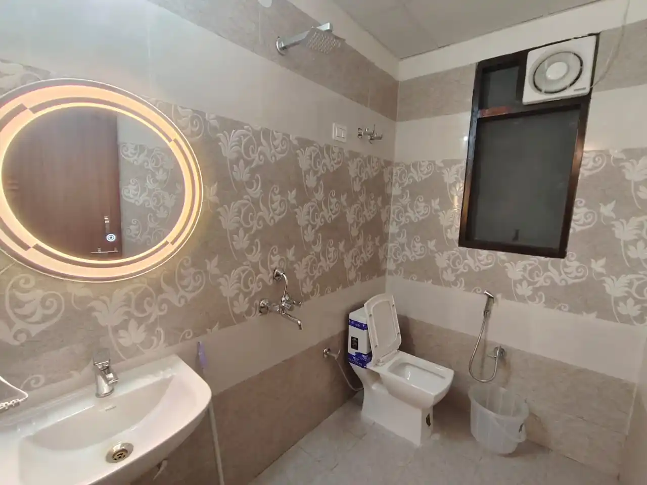 H.No- 431 Saraswati Kunj Sec-53 Photo 3