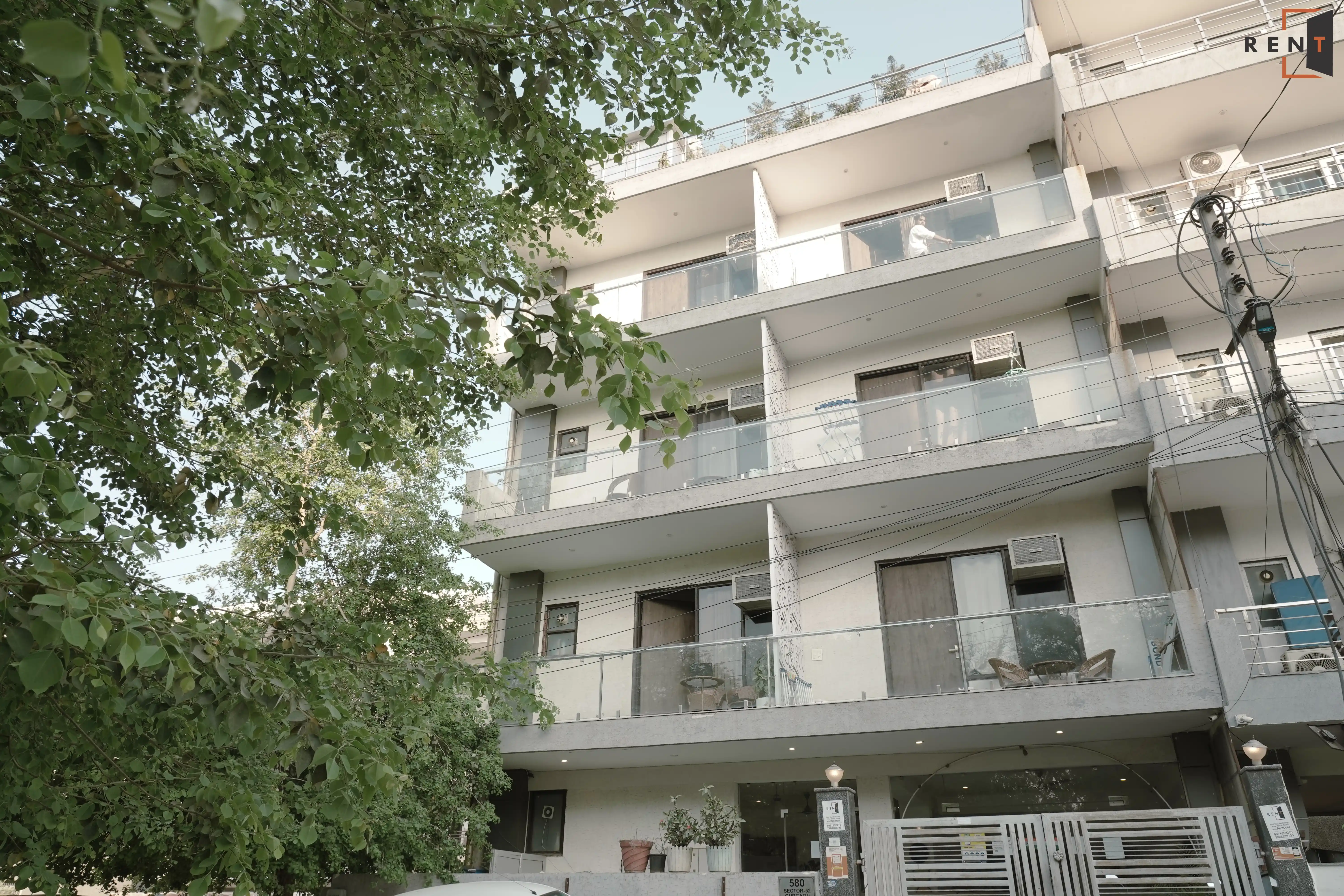 1RK & Studio -RentDoor SEC-52-580 Photo 3