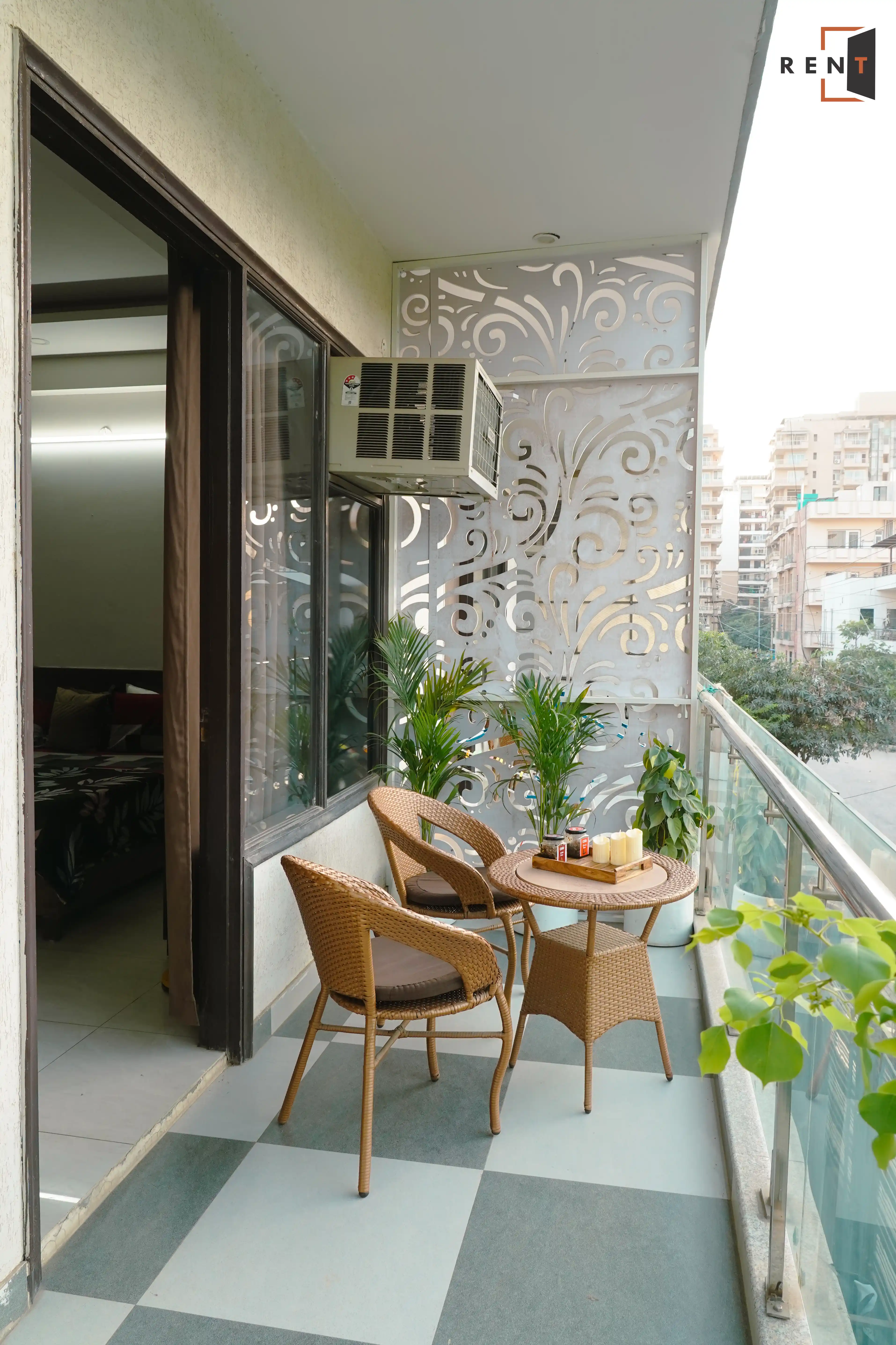 1RK & Studio -RentDoor SEC-52-580 Photo 6