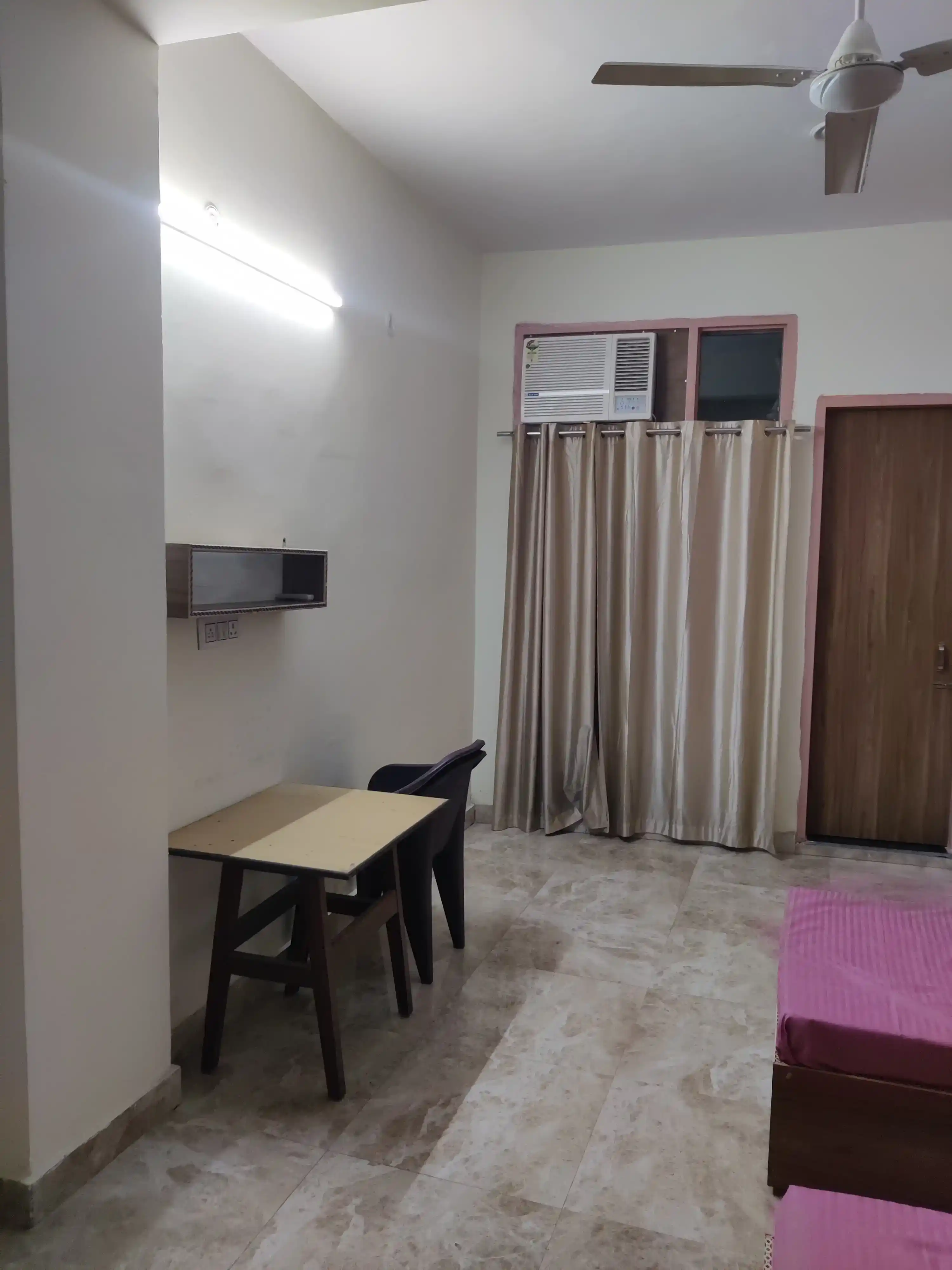 House No 11 - Image 11