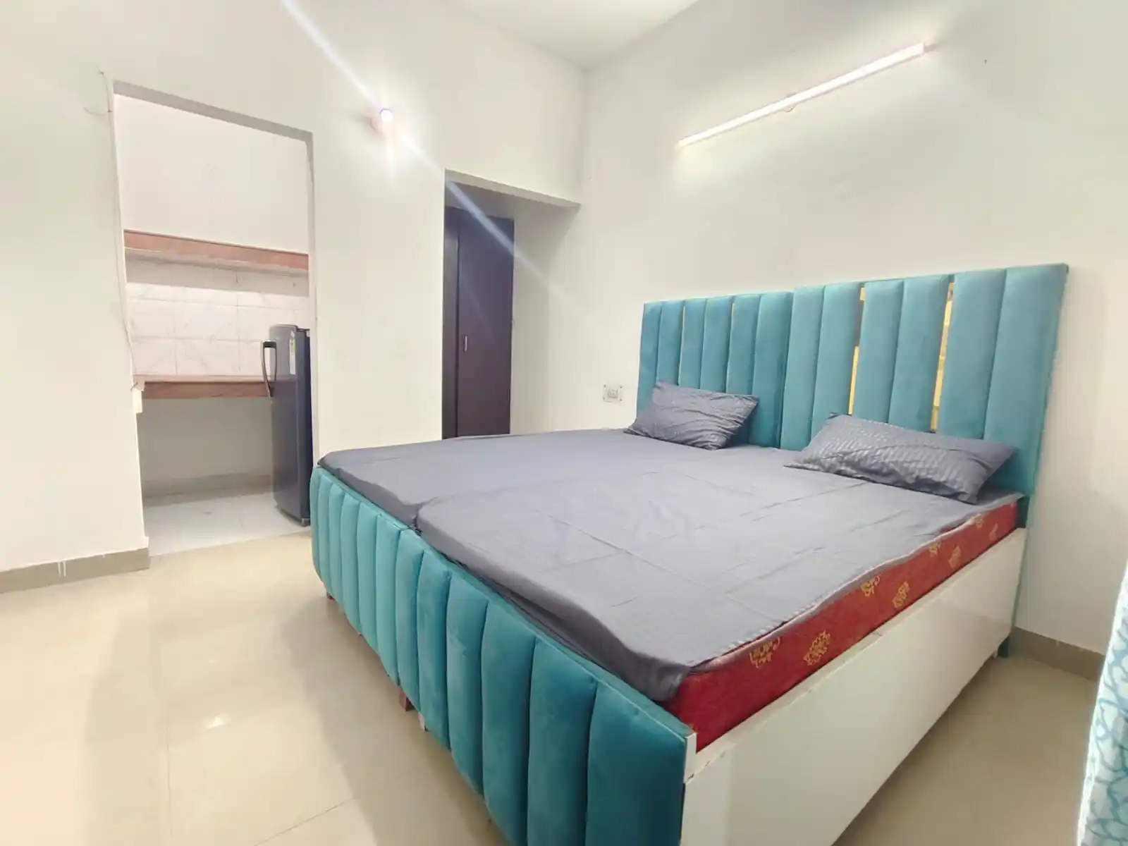 AD HOMES Photo 5
