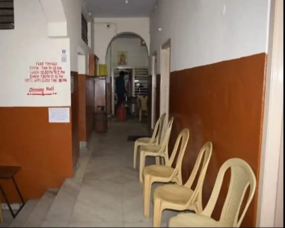 BVR BOYS HOSTEL 4.0 Photo 3