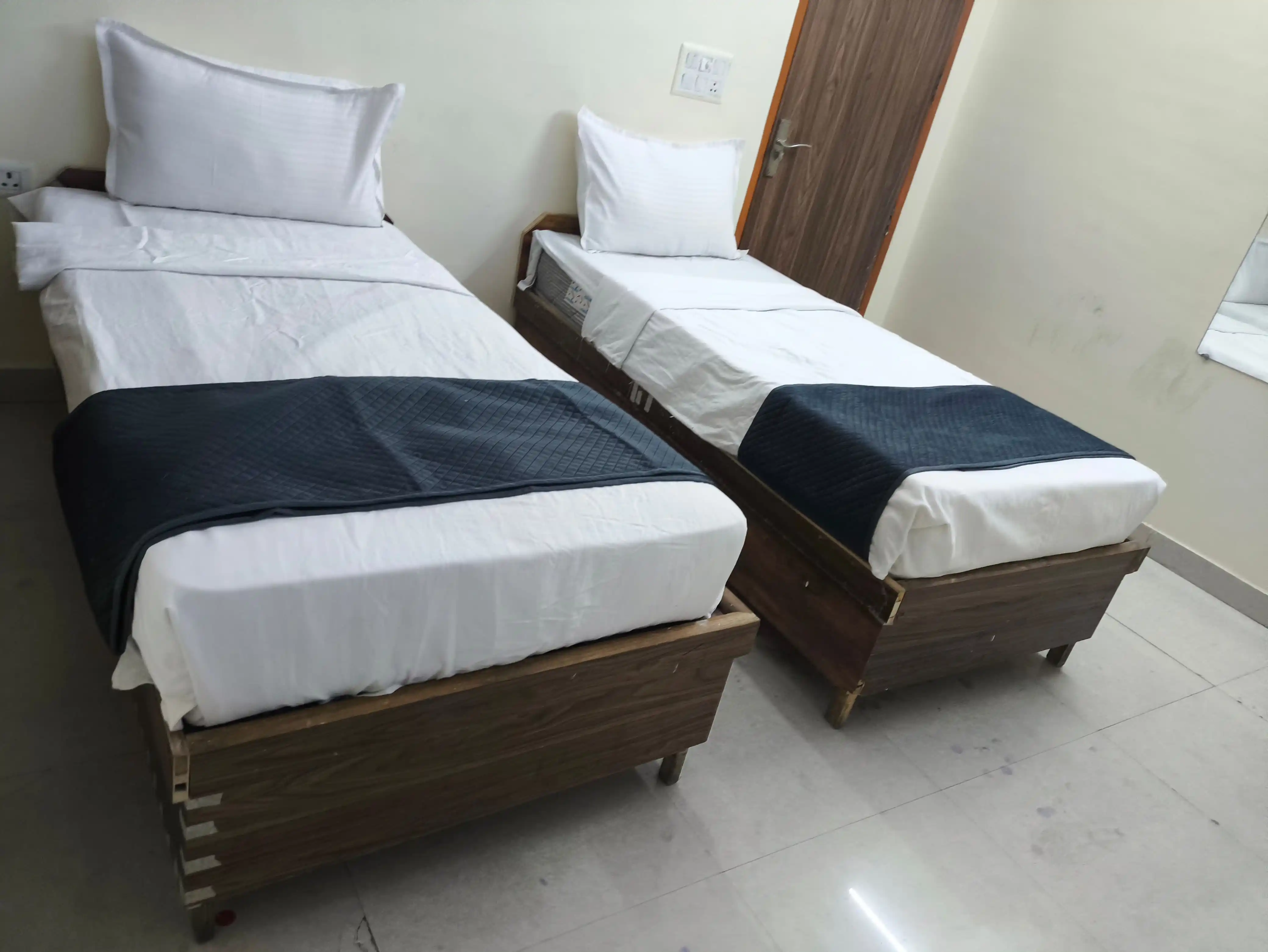 KARAN STAY CO-LIVING PG Photo 2