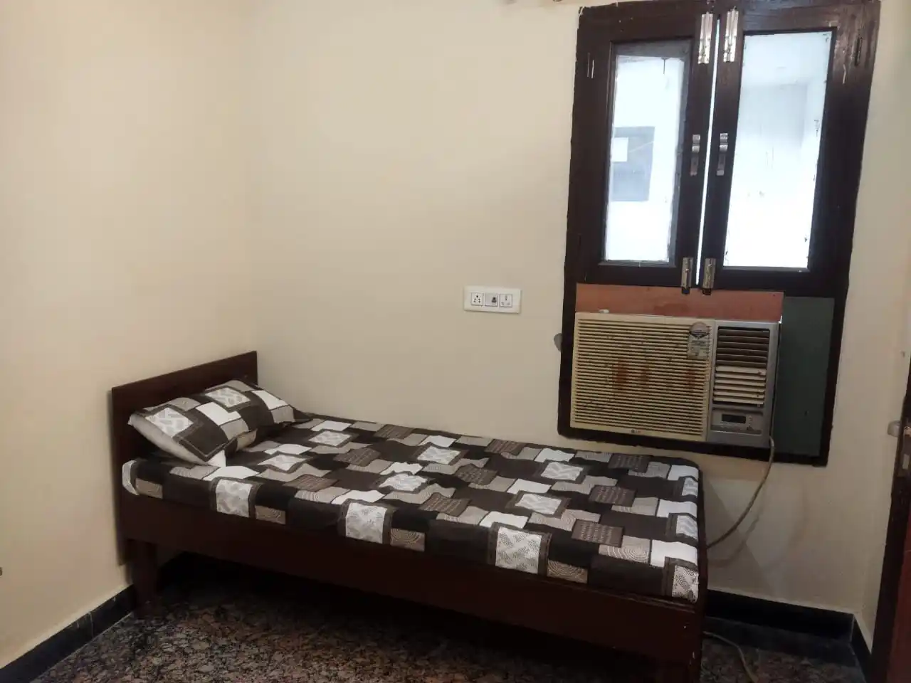 HL 06 Sec 130 Photo 3