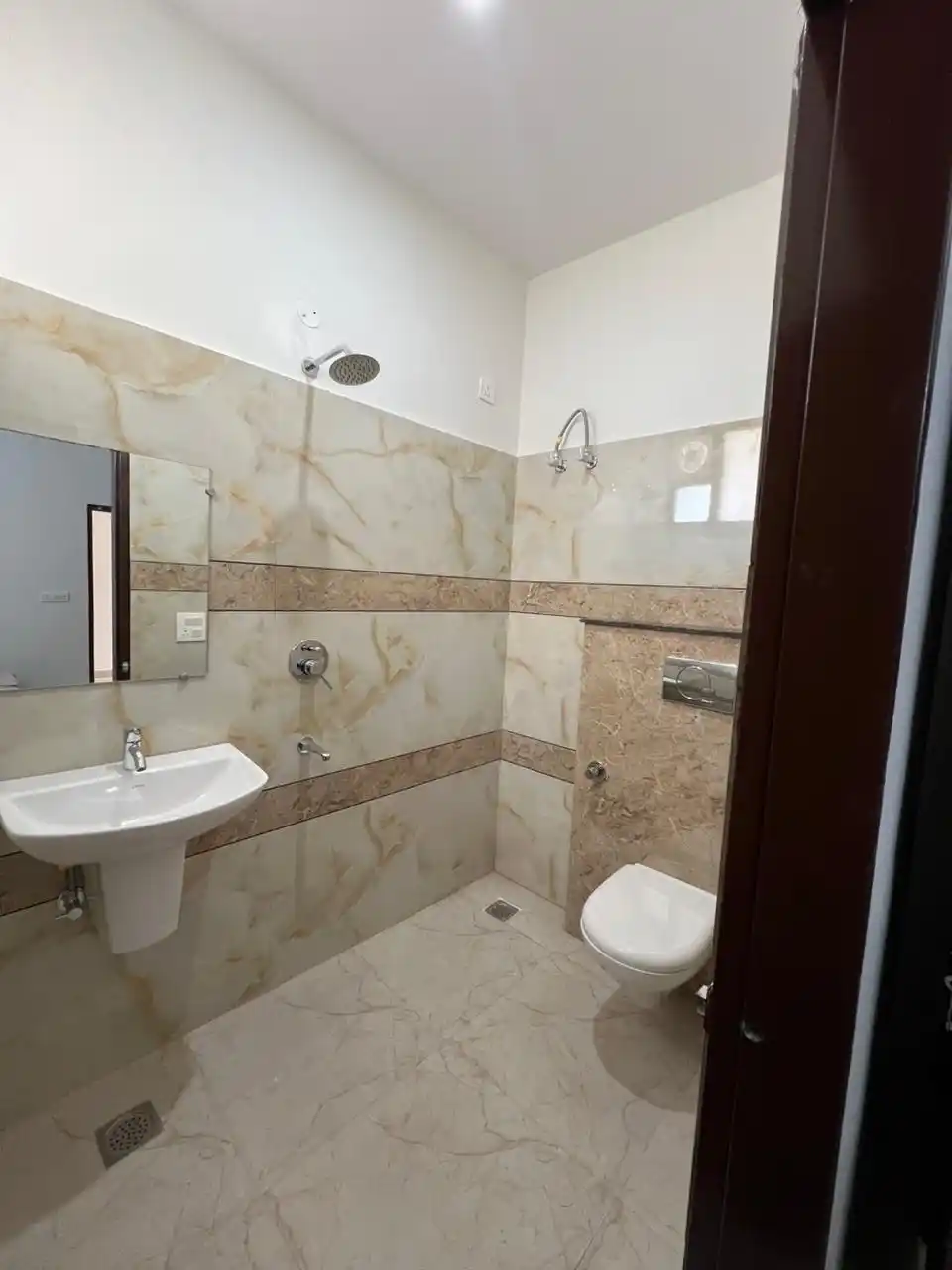 Gravity Hostels, #92A Photo 3