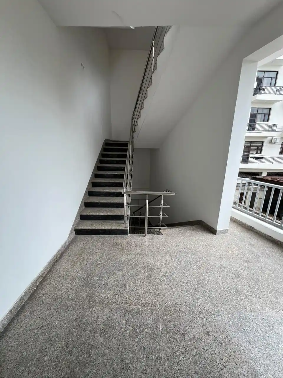 Gravity Hostels, #92A Photo 2