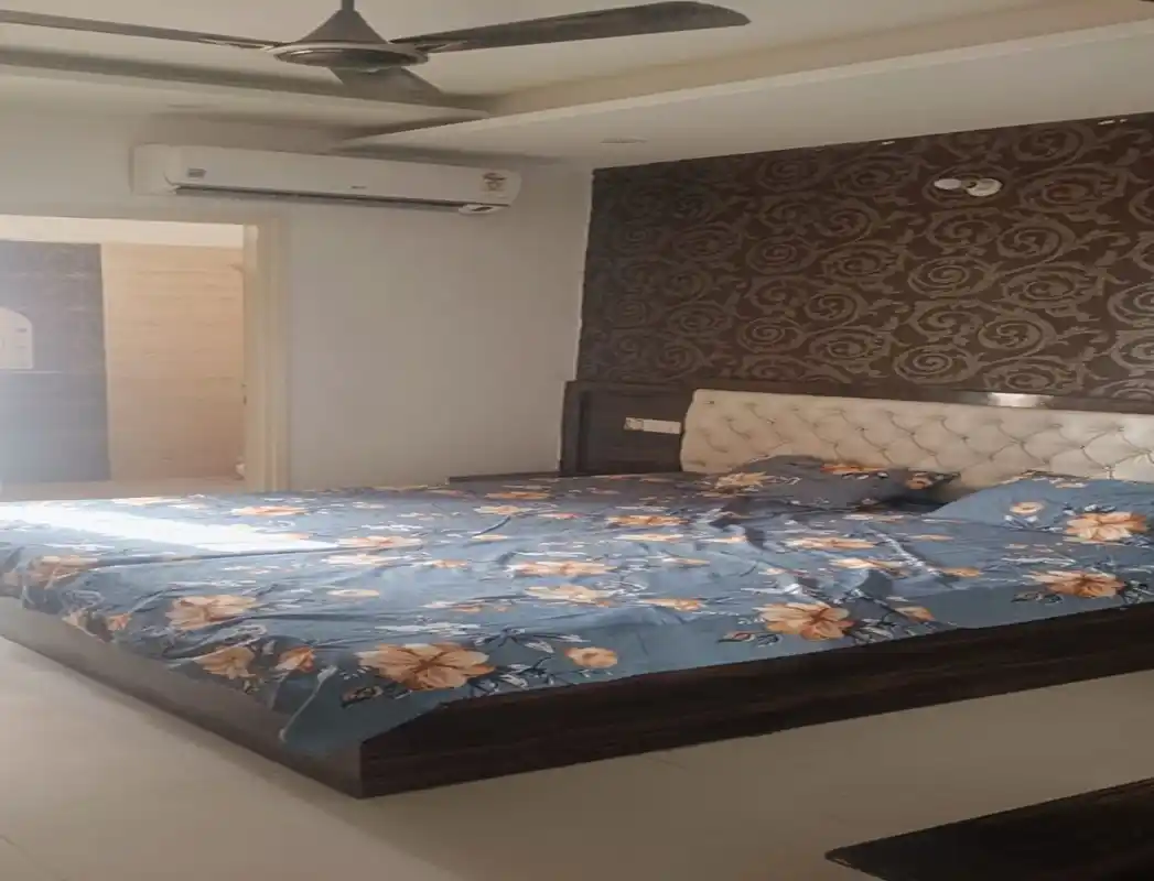 4B Crystal Homes Photo 1