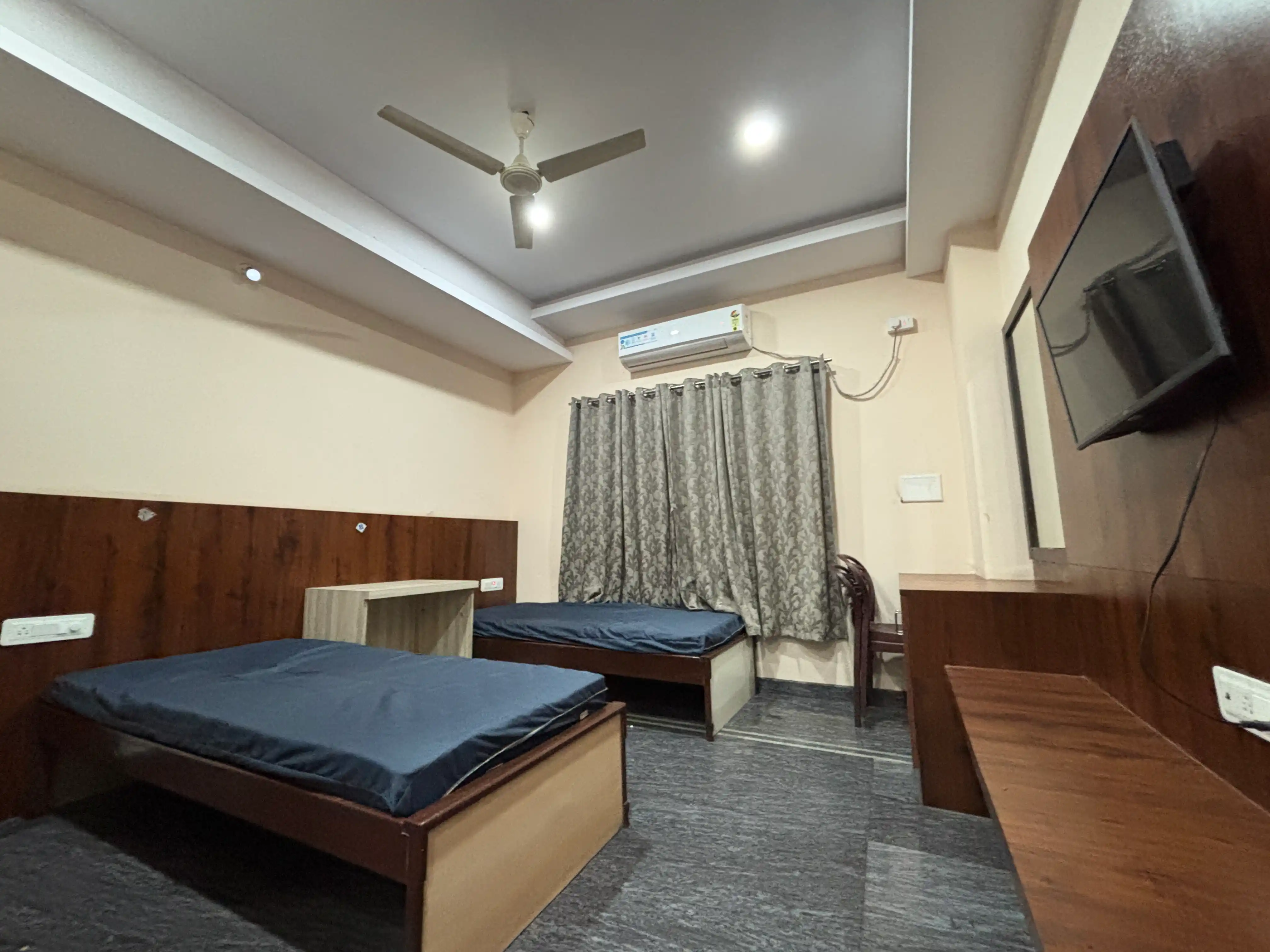 Raj Inn Photo 2 Raj Inn Photo 2