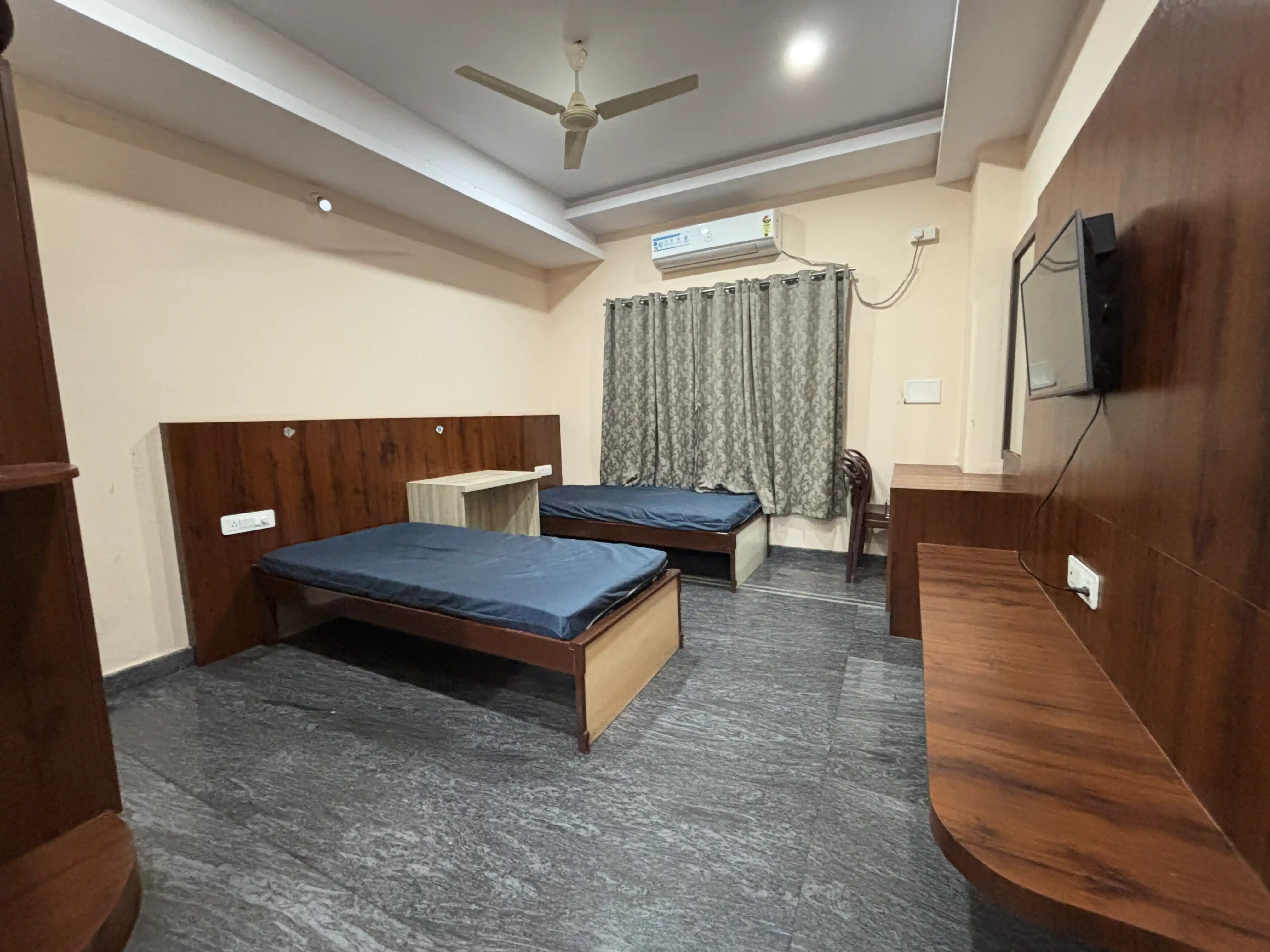 Raj Inn Photo 1 Raj Inn Photo 1