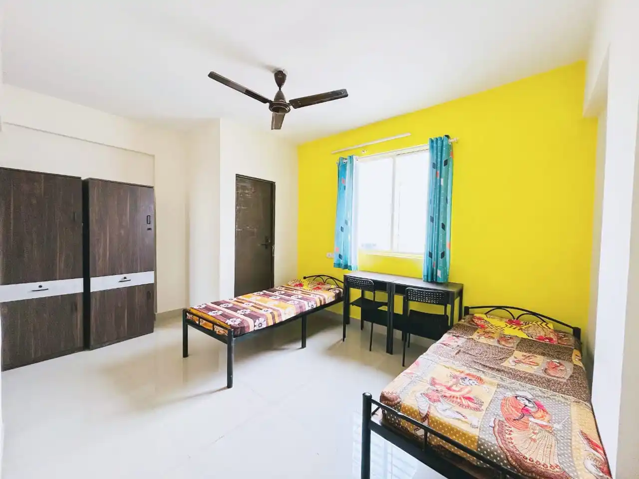 Crystal Living  Photo 1