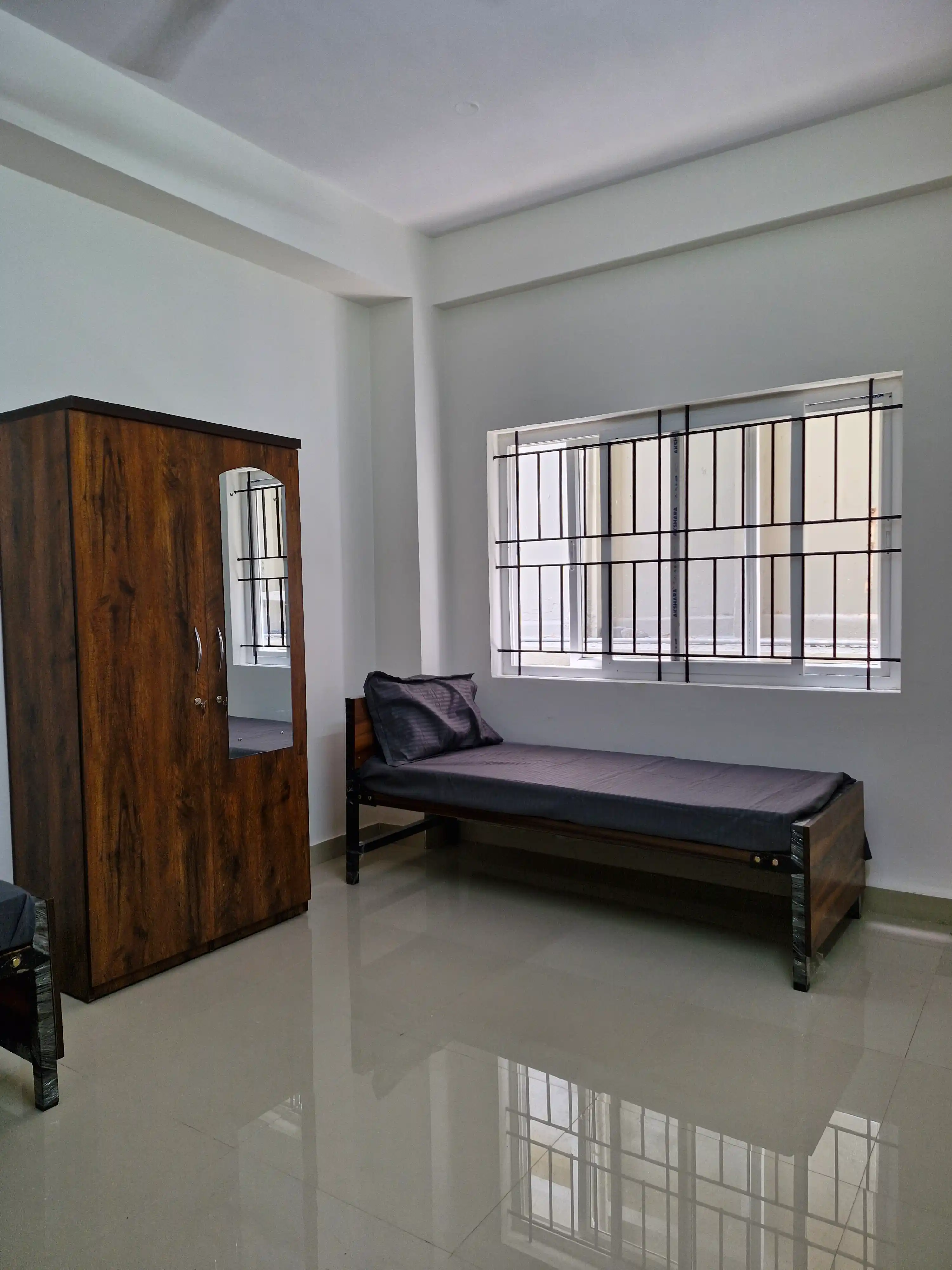 HIVE LIVING - Image 14