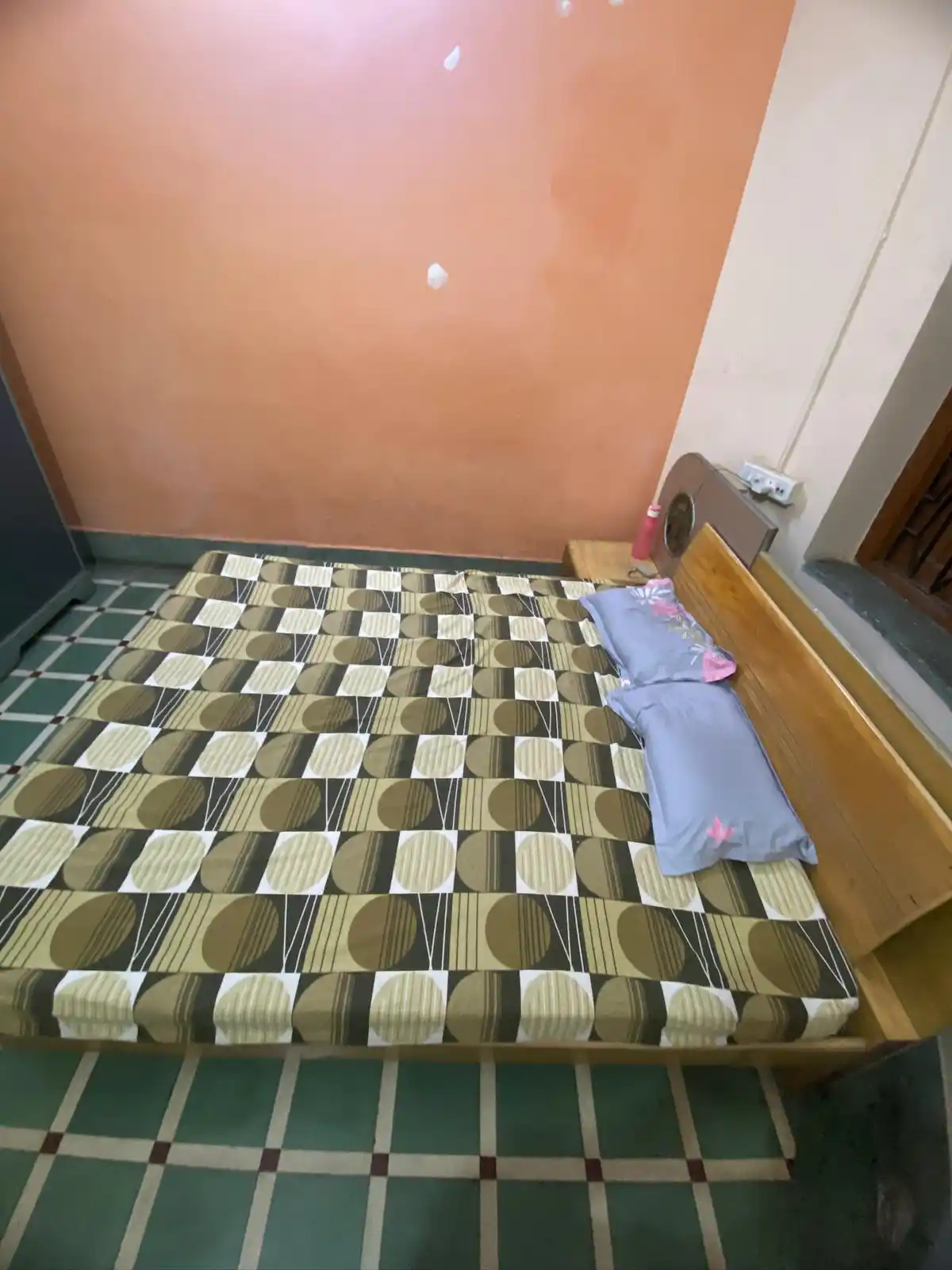 JJ LIVING BALLYGUNGE PG Photo 2 JJ LIVING BALLYGUNGE PG Photo 2