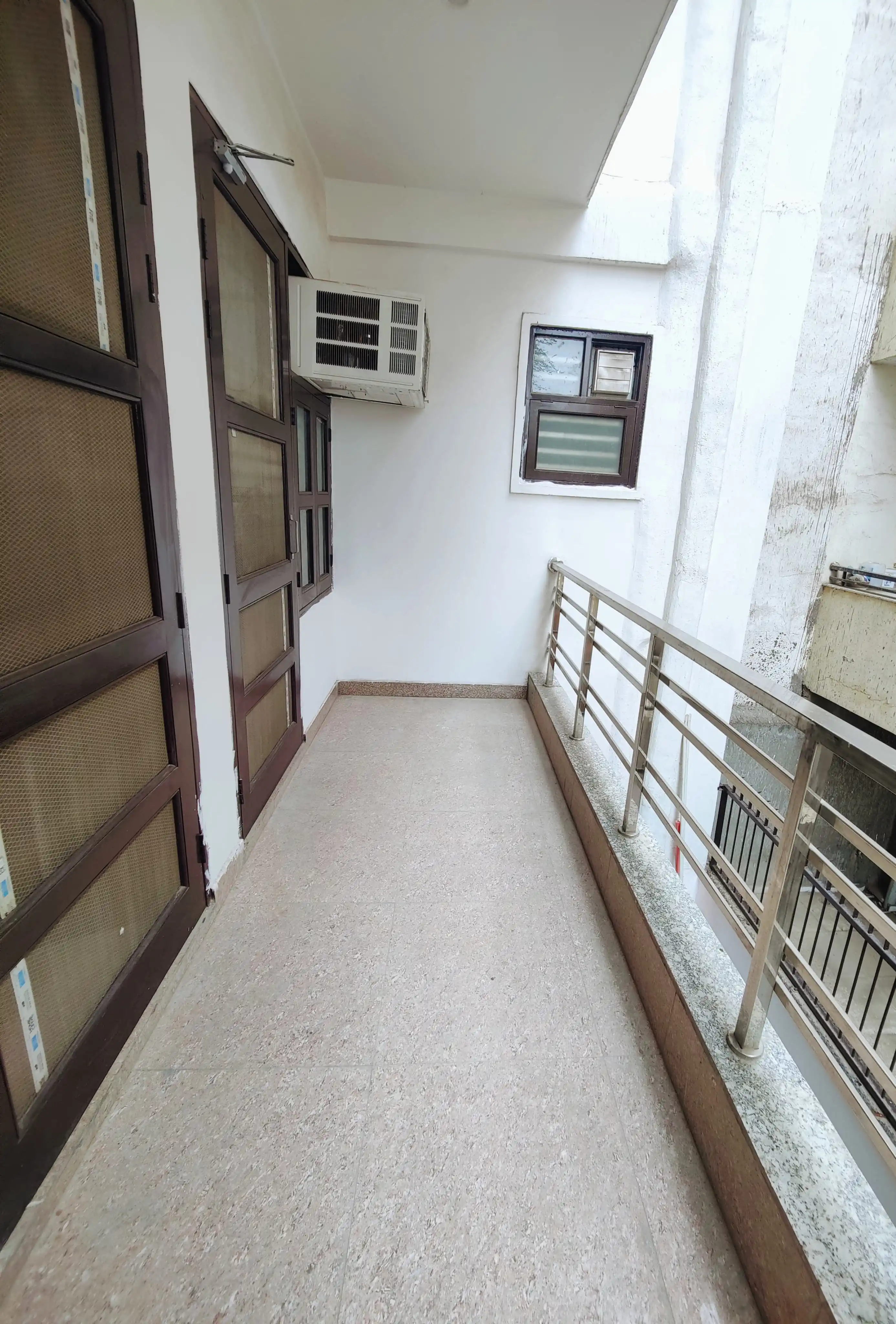 722 Photo 2 722 Photo 2