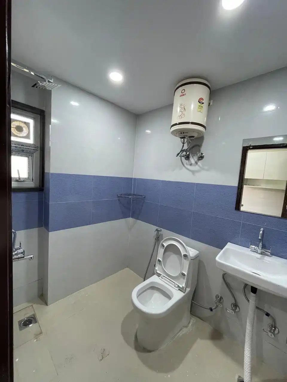 Flats On Rent 3201 Sec 28 - Image 1