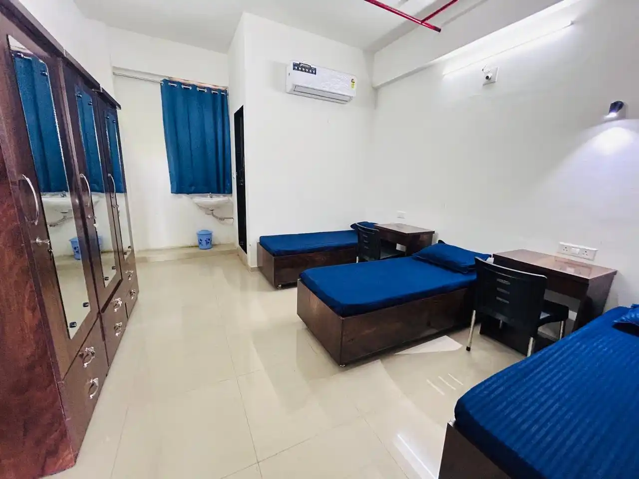 THE BACHELOR'S SPACE Photo 5 THE BACHELOR'S SPACE Photo 5