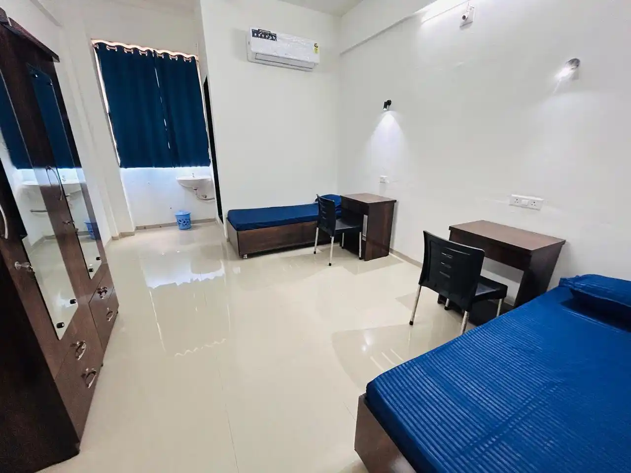 THE BACHELOR'S SPACE Photo 6 THE BACHELOR'S SPACE Photo 6