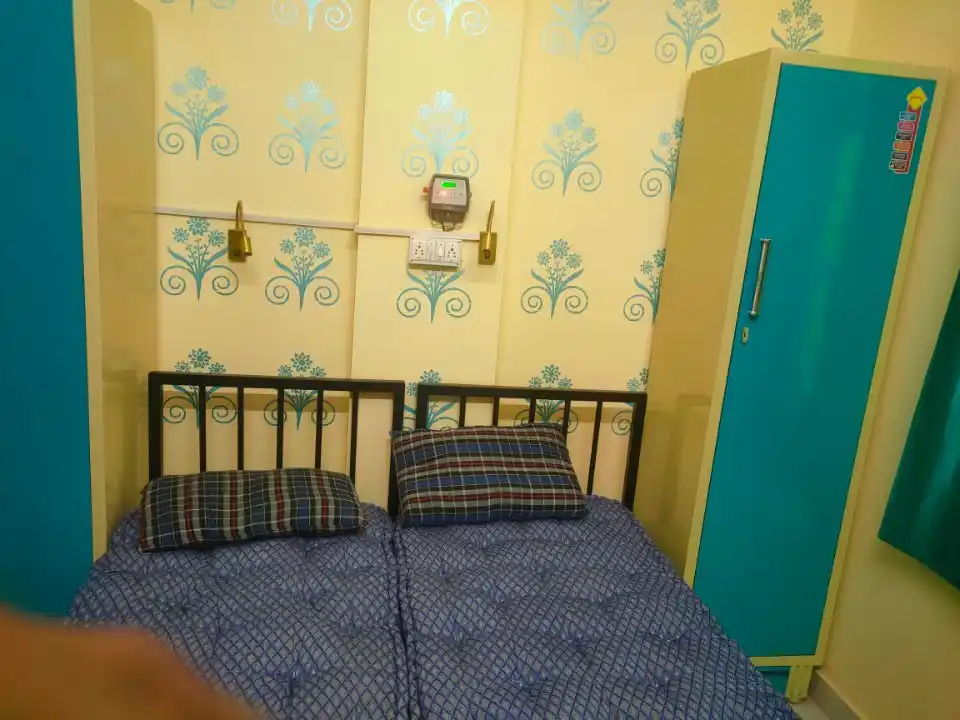 Yuvika Girls Hostel & PG - Image 4