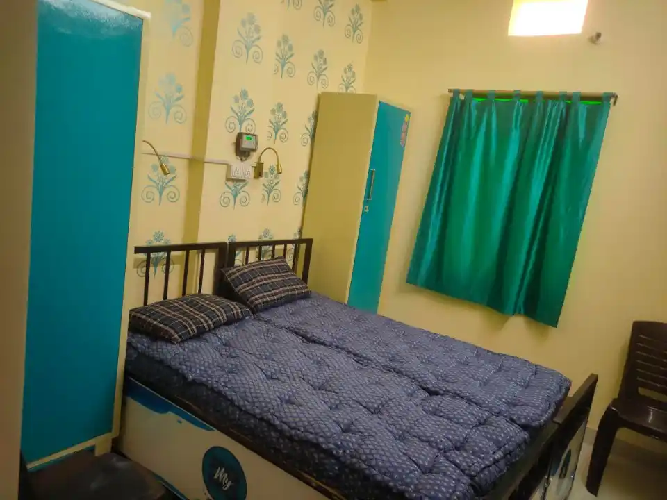 Yuvika Girls Hostel & PG - Image 5