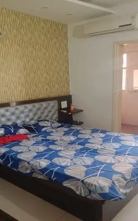 4B Crystal Homes Photo 2