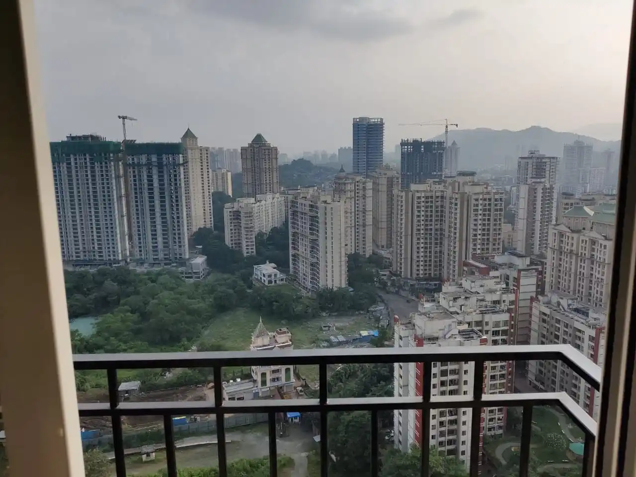 Metropolis Revera Logo Metropolis Revera Logo